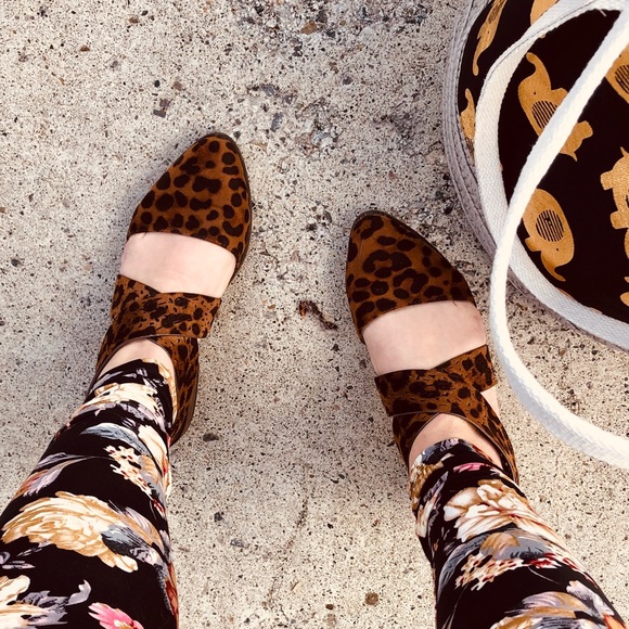 New! Leopard Criss Cross Flats with Zipper - Picture 3 of 8